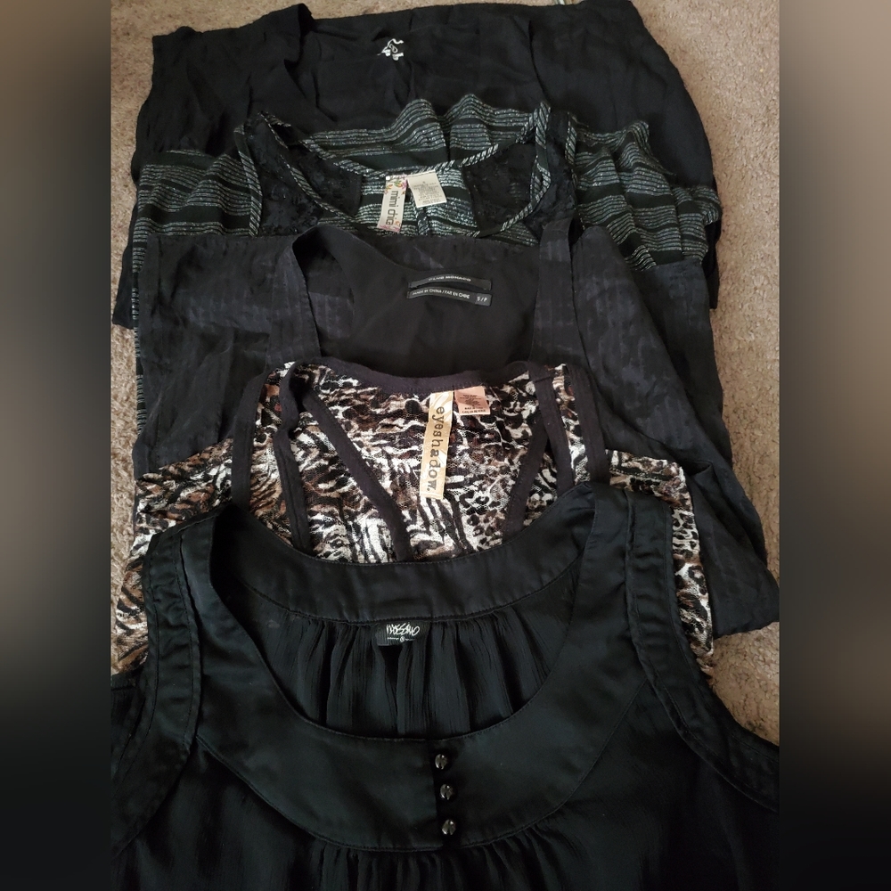 5 Summer Sleeveless Shirts Bundle Size Small